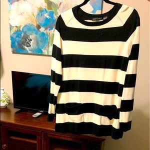 Black and white sweater. Excellent condition.